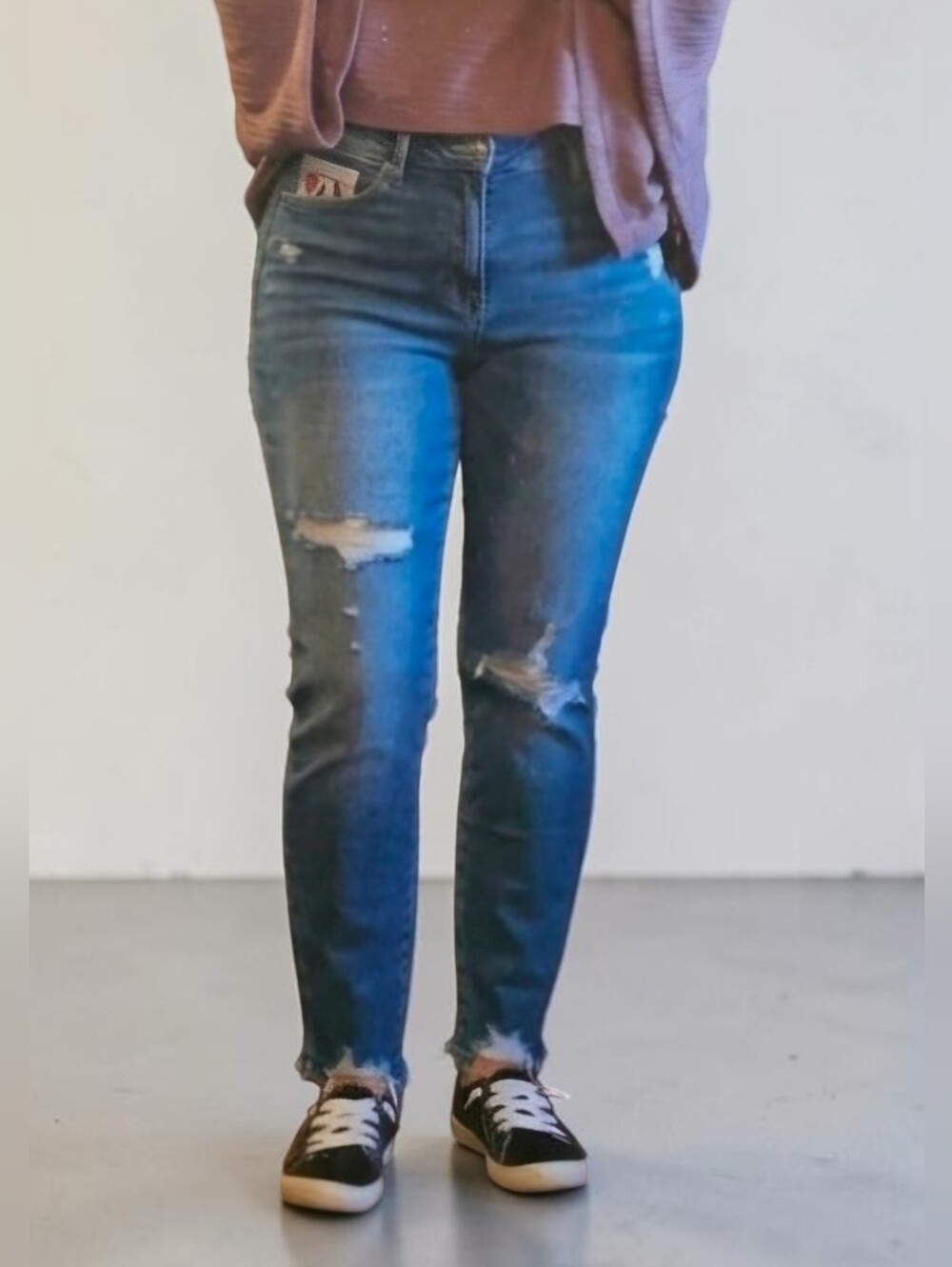 Judy Blue Distressed Queen of Hearts High-Rise Boyfriend Jeans Size 15/32 NWT